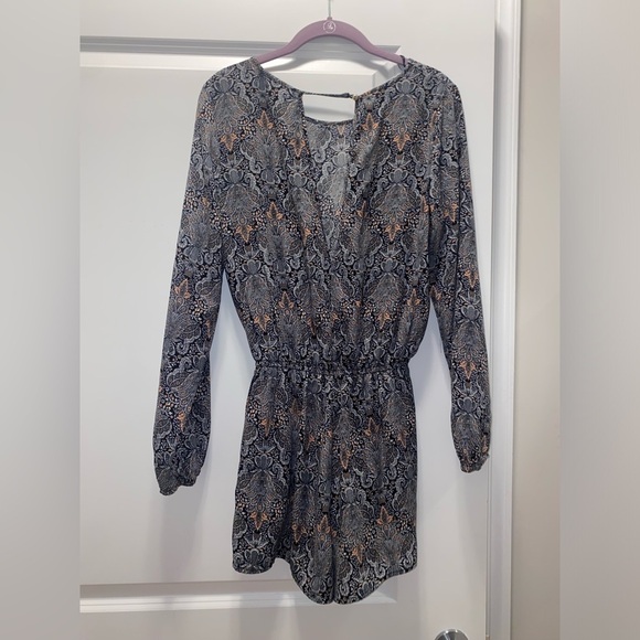Chic Paisley Long Sleeve Romper - Picture 6 of 8
